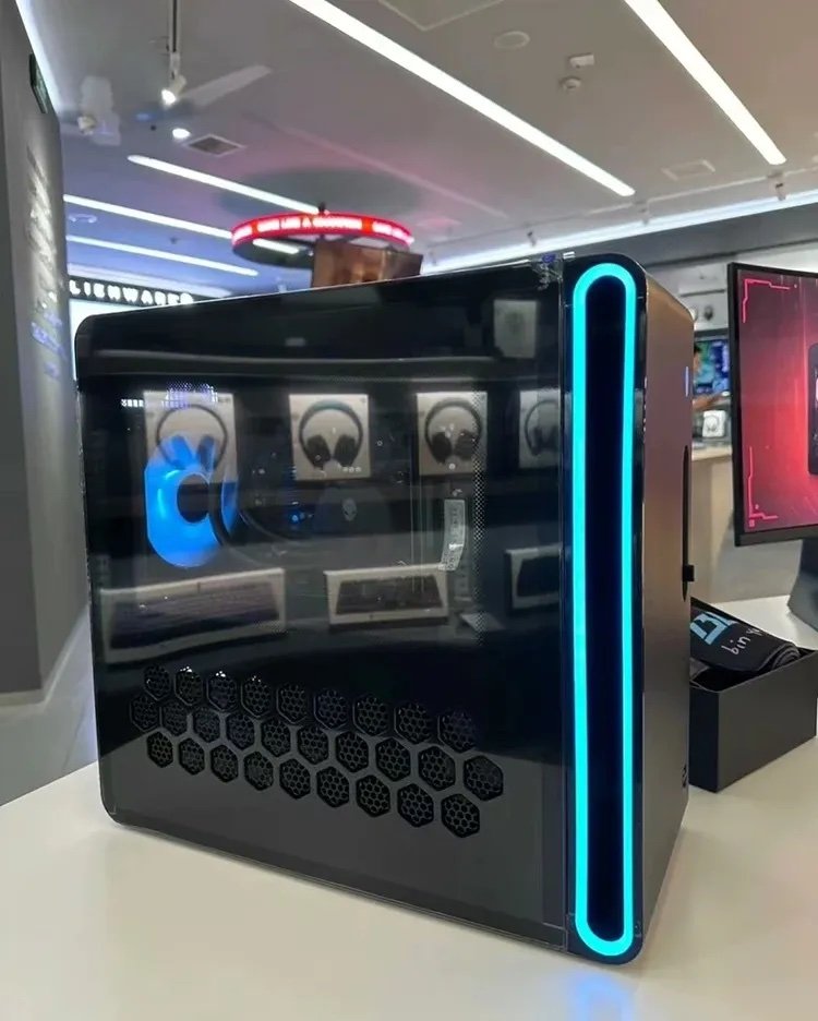 Desktop Computer Area-51 R10 R12 R13 R16 R17 RTX5090